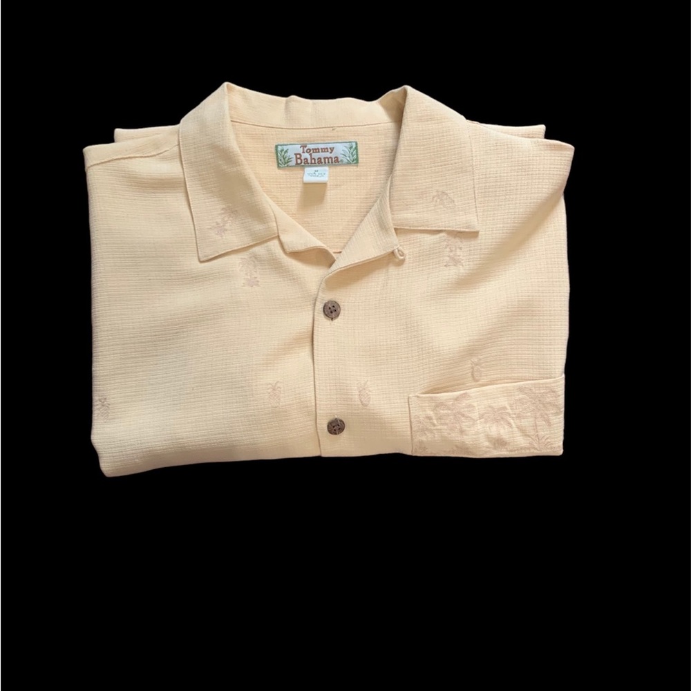 Tommy Bahama button up. 100% Silk.